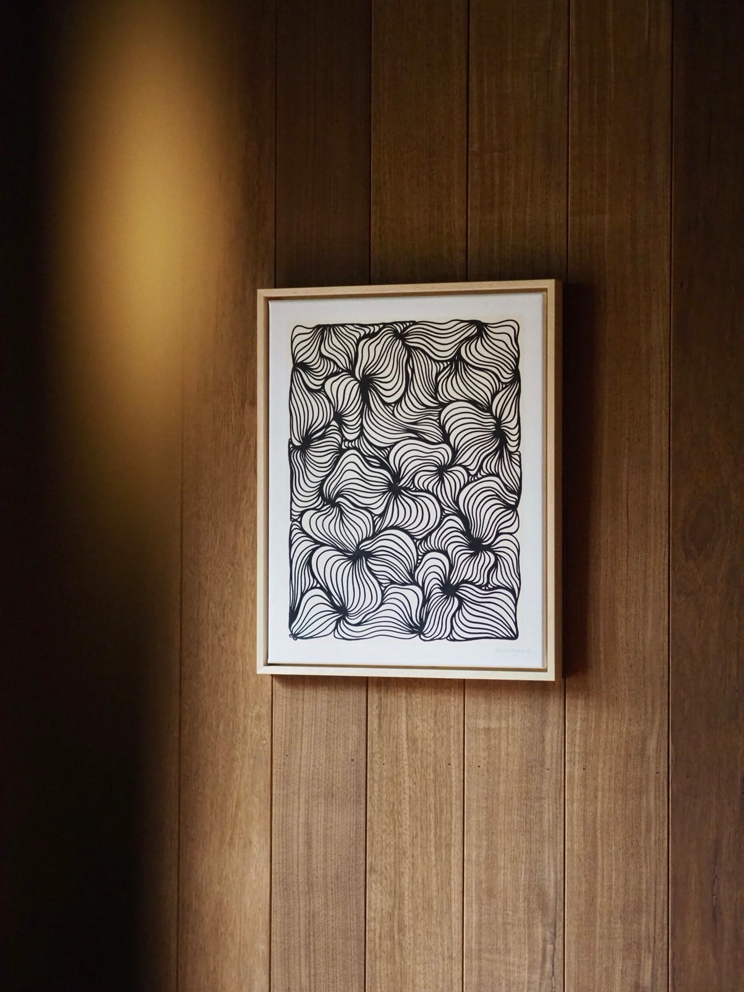 ON AIR - VANILLA / BLACK (40w x 50h cm)