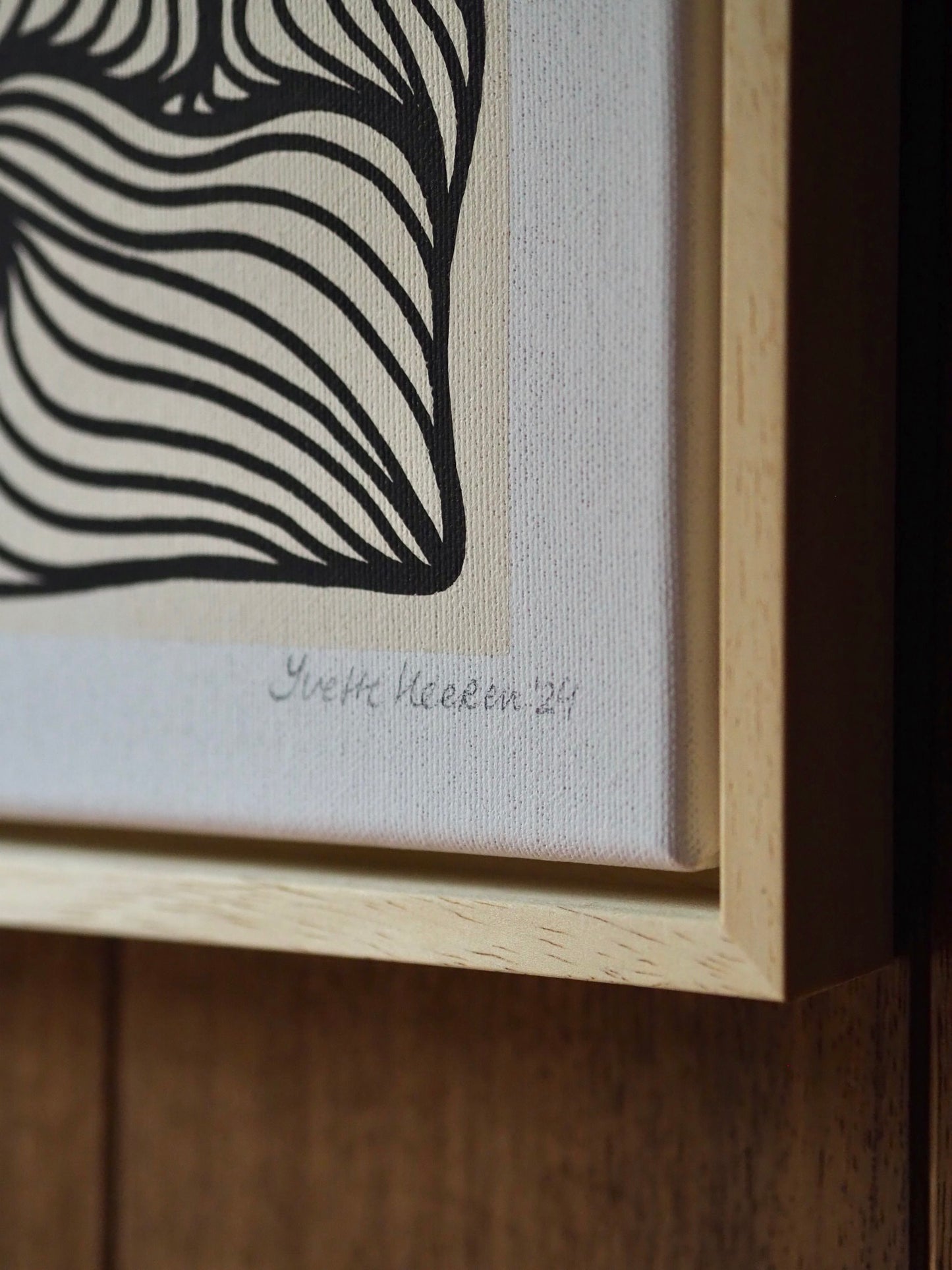 ON AIR - VANILLA / BLACK (40w x 50h cm)